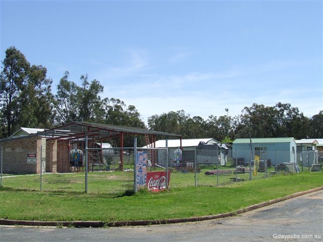 Premer Hotel under construction with a demountable shed doing the Job.