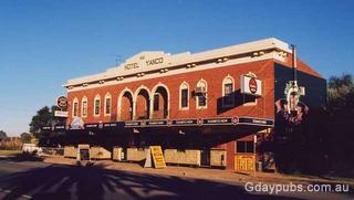 Yanco Hotel