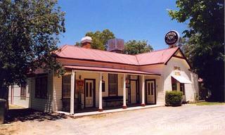 Round Hill Hotel