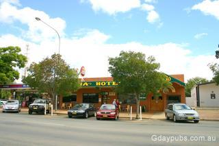 Riverina Hotel
