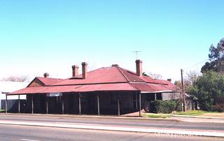 Former Square Mann Inn