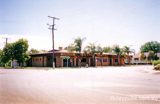 New Royal Hotel Motel (The)