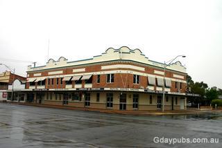 Royal Hotel Motel