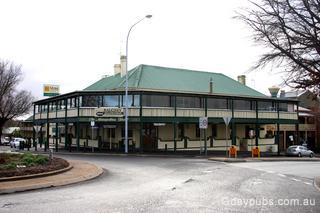 Metropolitan Hotel Motel