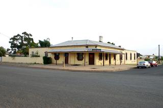 Former Sportsmans' Arms Hotel