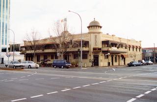 Brecknock Hotel