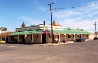 Troubridge Hotel Motel