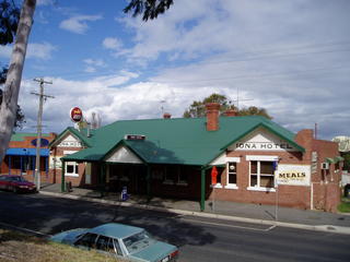 pub 4912 Garfield Victoria