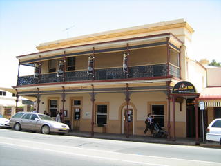 Kingsford Hotel