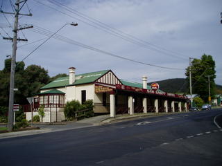 Sam Knott Hotel