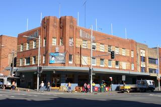 click to enlarge Sutherland's Bar Broadway Hotel