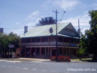 Ballan Hotel