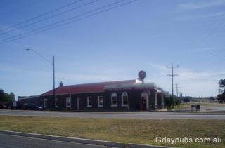 Lake Bolac Hotel