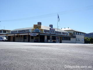 Queen's Arms Hotel