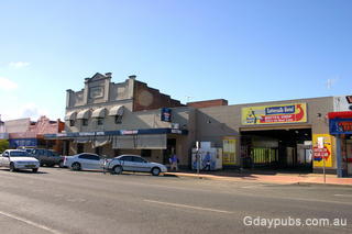Tattersalls Hotel